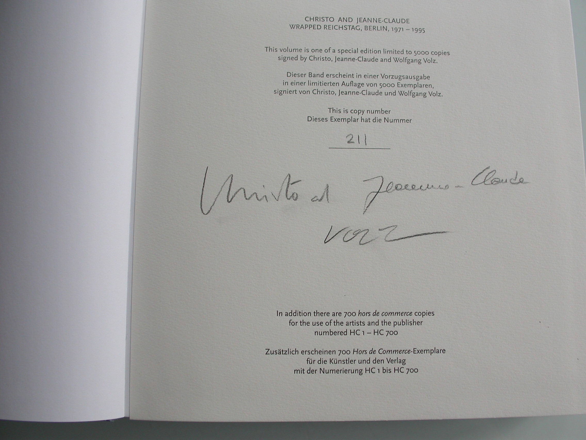 Boek van de week: Christo - Wrapped Reichstag Berlin 1971-95 signed and numbered