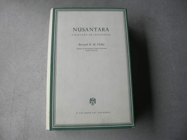 Vlekke Bernard: Nusantara (history of Indonesia)