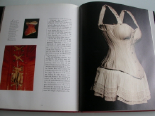 Saint-Laurent Cecil The great book of lingerie