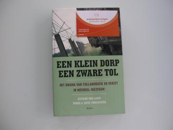 Van Laere Een klein dorp Een zware tol (gesigneerd)
